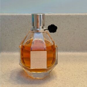 Flowerbomb Perfume